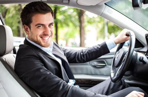 男人開車總喜歡這樣 當(dāng)心壞習(xí)慣要了你的命