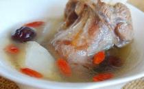 潤(rùn)膚防燥的中醫(yī)特質(zhì)食療藥湯