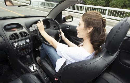 愛(ài)美女性開(kāi)車 保健需做充足