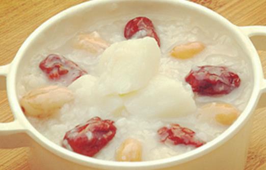 女性氣血不足影響容貌 吃什么補(bǔ)氣血好？