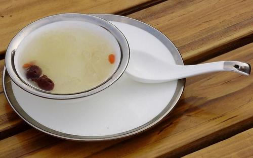 白領(lǐng)怎么恢復好視力 吃四種食物最“養(yǎng)眼”