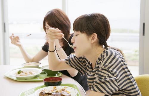 白領(lǐng)晚餐不宜吃紅薯 養(yǎng)生保健一日三餐怎么吃？