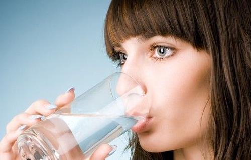 上班族怎么健康喝水 飲水機的千滾水能喝嗎？