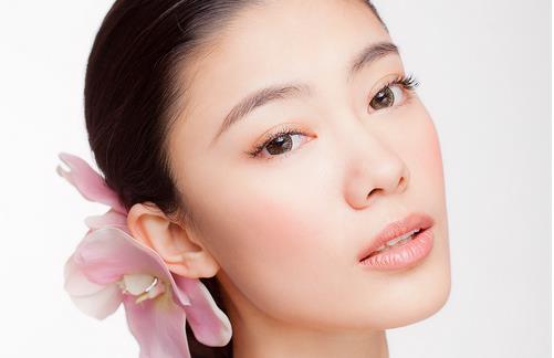 派對(duì)季美妝靚起來