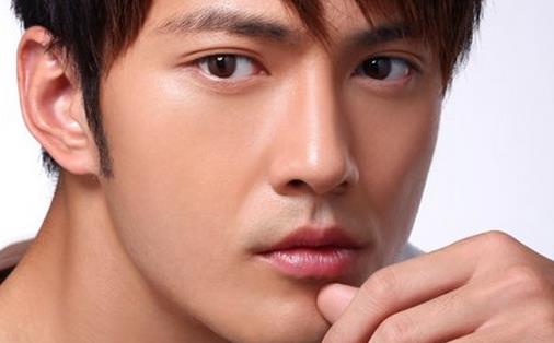 男人護(hù)膚爽膚水的使用方法