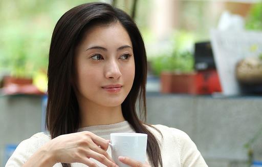 上班的美眉應(yīng)該如何來(lái)護(hù)膚美容