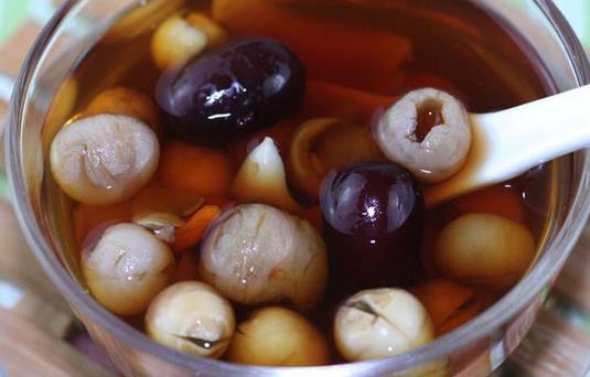美容也可從美食入手 蓮子龍眼湯養(yǎng)顏