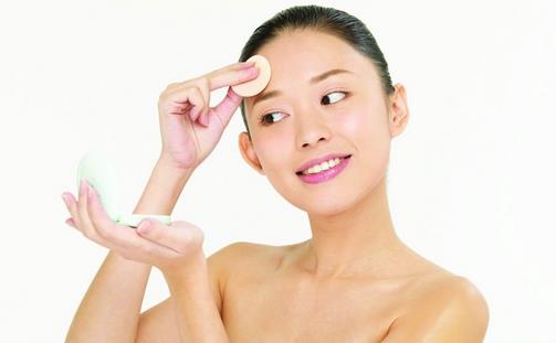 隱形眼線(xiàn)讓雙眼閃閃動(dòng)人