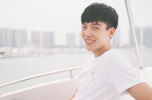 男人也愛(ài)上整容