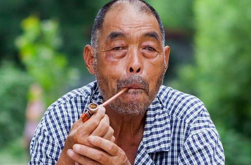 吸煙可引發(fā)冠心??！