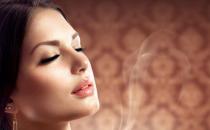黃皮膚美女玩轉(zhuǎn)粉嫩彩妝 選對色彩很重要！