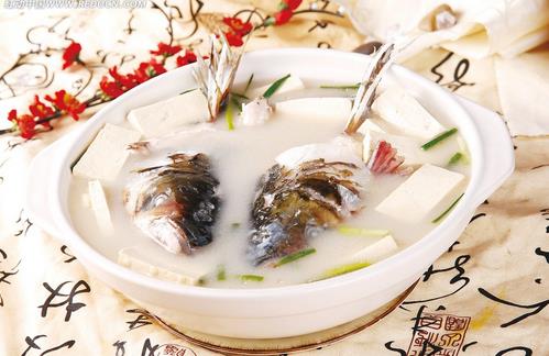 魚頭燉豆腐 補(bǔ)鈣營(yíng)養(yǎng)絕配