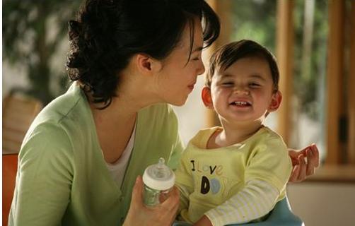 哺乳媽媽給寶寶斷奶需要注意哪些問(wèn)題