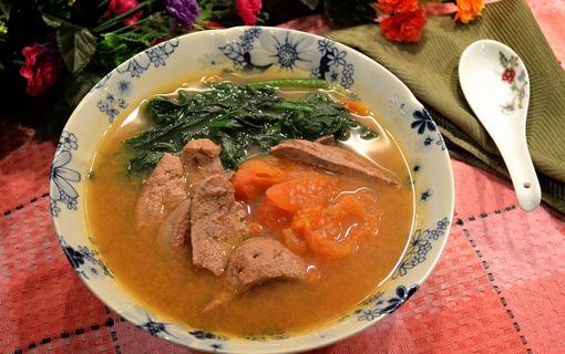 能明目養(yǎng)血的番茄豬肝瘦肉湯