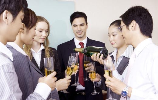 職場(chǎng)新人的飲酒禮儀
