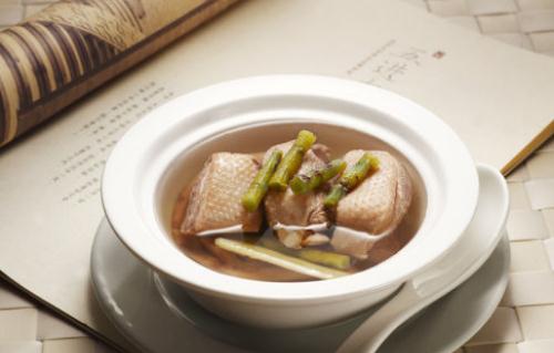 季節(jié)交替腸胃不適？石斛燉豬瘦肉來(lái)調(diào)理