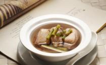 季節(jié)交替腸胃不適？石斛燉豬瘦肉來調理