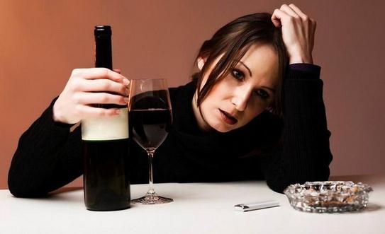 女人抽煙又喝酒？對卵子危害大！