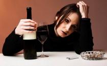 女人抽煙又喝酒？對(duì)卵子危害大！