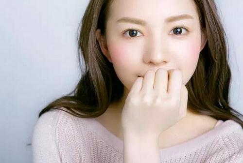 不清理黑頭有什么危害？如何去除黑頭
