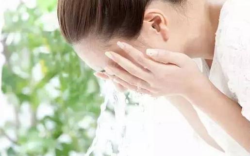 洗臉很簡(jiǎn)單？為你揭秘洗臉4大誤區(qū)