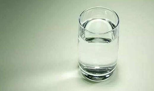 喝水有啥好處？水中加這些食物更健康
