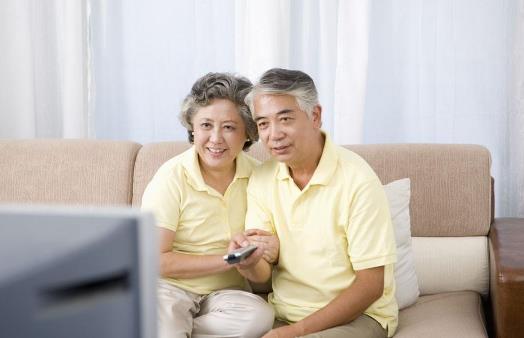 老人如何減緩白內(nèi)障的進(jìn)展速度？