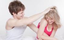 為什么女人喜歡挽男人手臂？