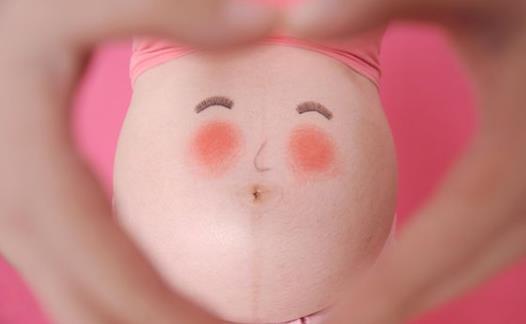 孕晚期胎動頻繁正常嗎？