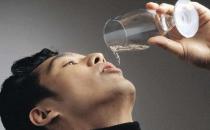 男性飲酒過(guò)量會(huì)導(dǎo)致陽(yáng)痿 中醫(yī)教男人養(yǎng)腎秘訣