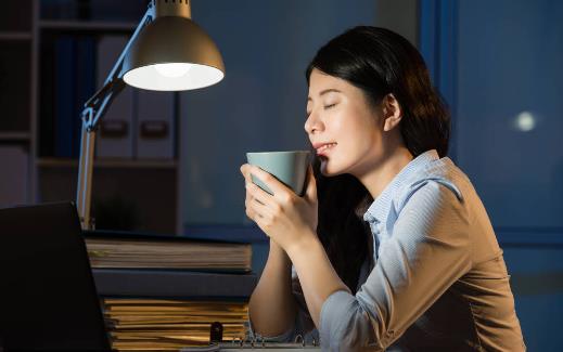 長期熬夜會誘發(fā)這些疾病！