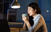 長期熬夜會誘發(fā)這些疾病！
