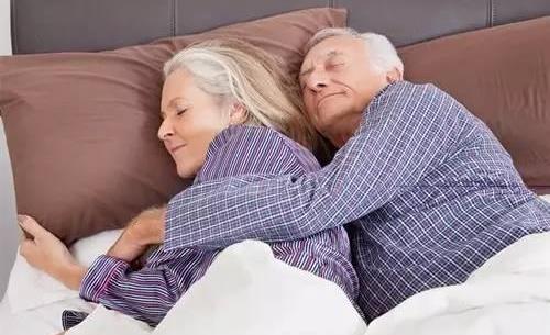 老年人睡眠時(shí)間短是怎么回事