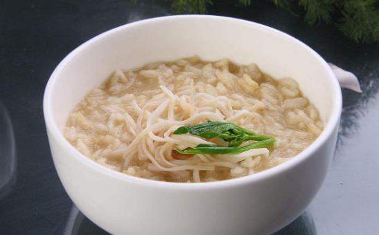 吃湯泡飯也要注意細(xì)嚼慢咽！