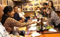 ?日本最火爆的餐廳之一 猴子當(dāng)服務(wù)生，報酬只要香蕉