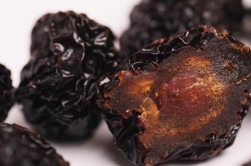 黑棗紅棗大不同，黑棗都有什么好處？