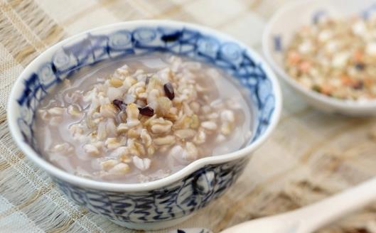 薏米吃對(duì)了除濕益氣，試試這幾個(gè)薏米的食療方