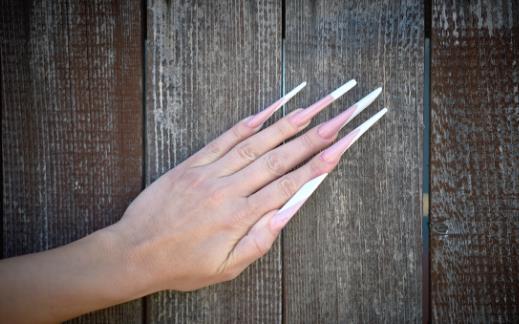 人閑長指甲心閑長頭發(fā) 其實(shí)是有道理的