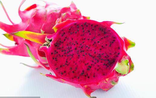 千萬別把火紅龍果皮丟掉 養(yǎng)顏美容是再好不過啦