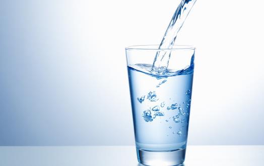 燒開的自來水里有水垢，還能不能喝？