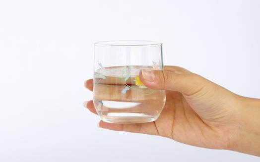燒開的自來水里有水垢，還能不能喝？