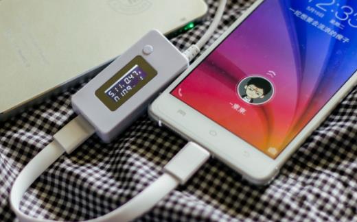 手機的充電誤區(qū) 邊充邊玩?zhèn)謾C也傷身體
