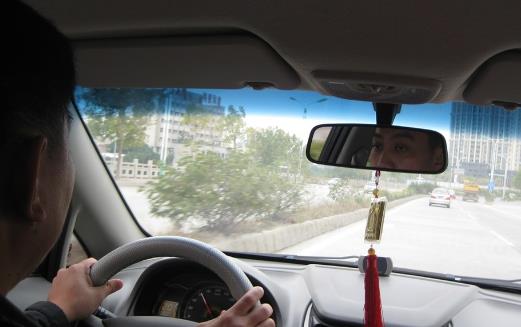開(kāi)車必看 這些常識(shí)新手司機(jī)一定要牢記