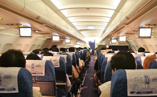 飛機(jī)上助眠小方法 愛旅行的你一定要知道