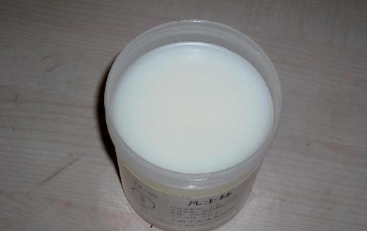 凡士林除了滋潤(rùn)肌膚之外 還有我們意想不到的妙用