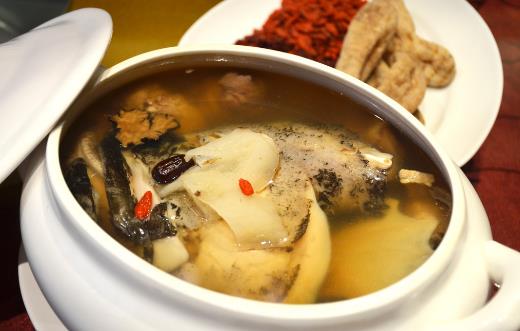 燉湯時，營養(yǎng)都在肉里，不在湯里？