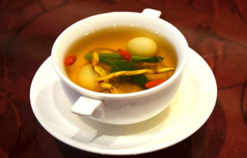 燉湯時，營養(yǎng)都在肉里，不在湯里？
