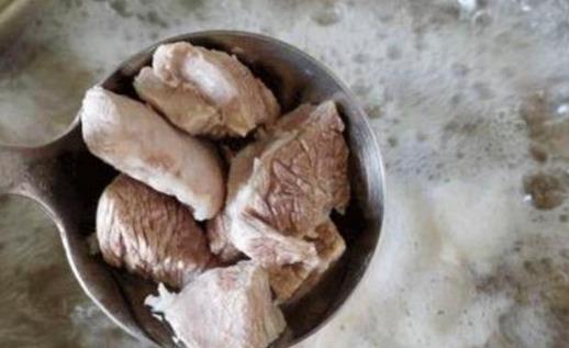 煮肉時(shí)上面的浮沫到底是精華還是臟東西？下次別再傻傻的
