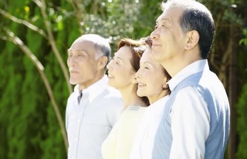 被骨質(zhì)疏松“盯上”怎么辦？專家：需要長期治療