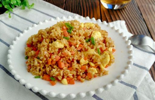 掌握幾個“炒飯”技巧，幫你做好小吃攤，從簡從速的做出